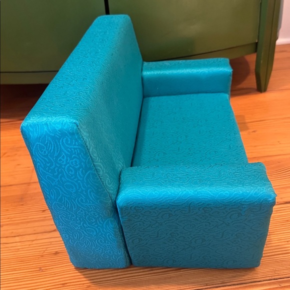 American Girl turquoise sofa bed with 2 pillows - Picture 6 of 13